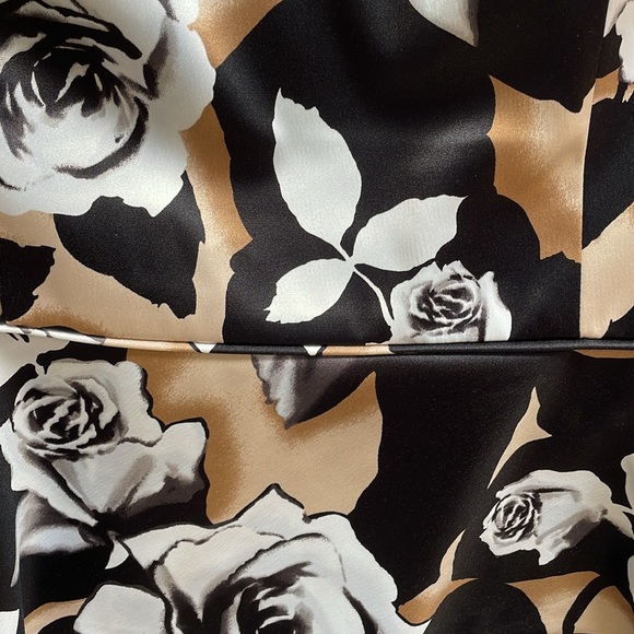 White House black market women’s top - Picture 2 of 5